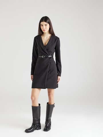 Coupe slim Robe Trendyol en noir : devant