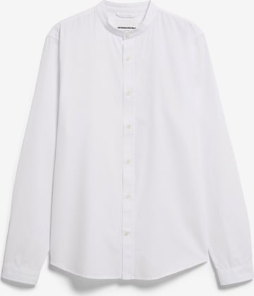 balta ARMEDANGELS Standartinis modelis Marškiniai 'Tomaasas': priekis