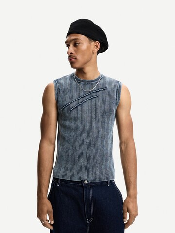 T-Shirt Bershka en bleu : devant