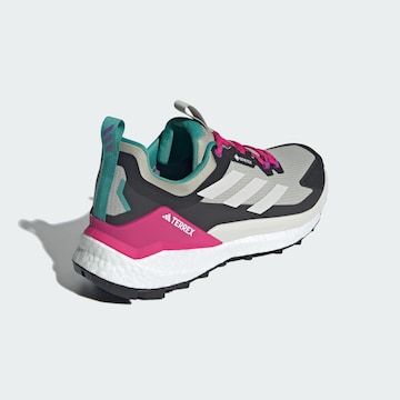 ADIDAS TERREX - Sapato baixo 'Free Hiker 2.0' em cinzento