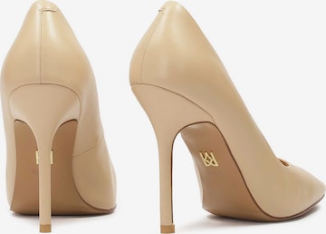 Kazar Pumps in Beige