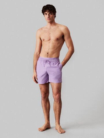 Calvin Klein Swimwear Badeshorts 'Meta Legacy' in Lila