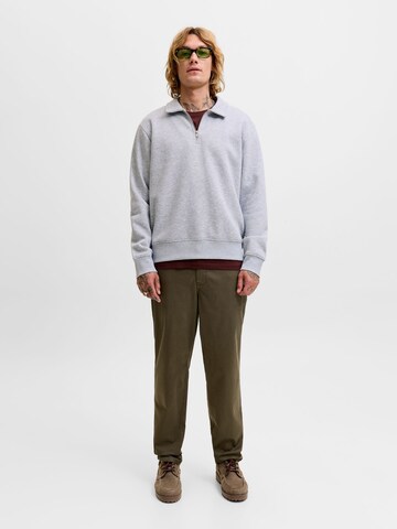 JACK & JONES Sweatshirt in Grau