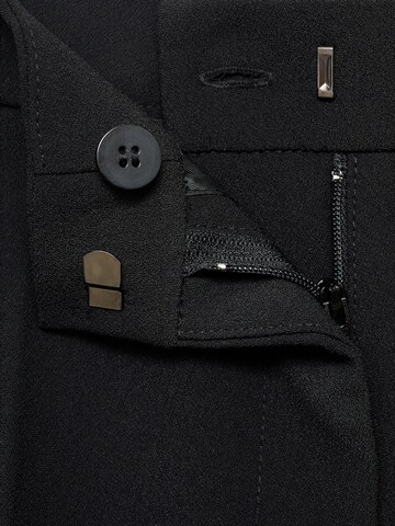 Regular Pantalon à plis MANGO en noir