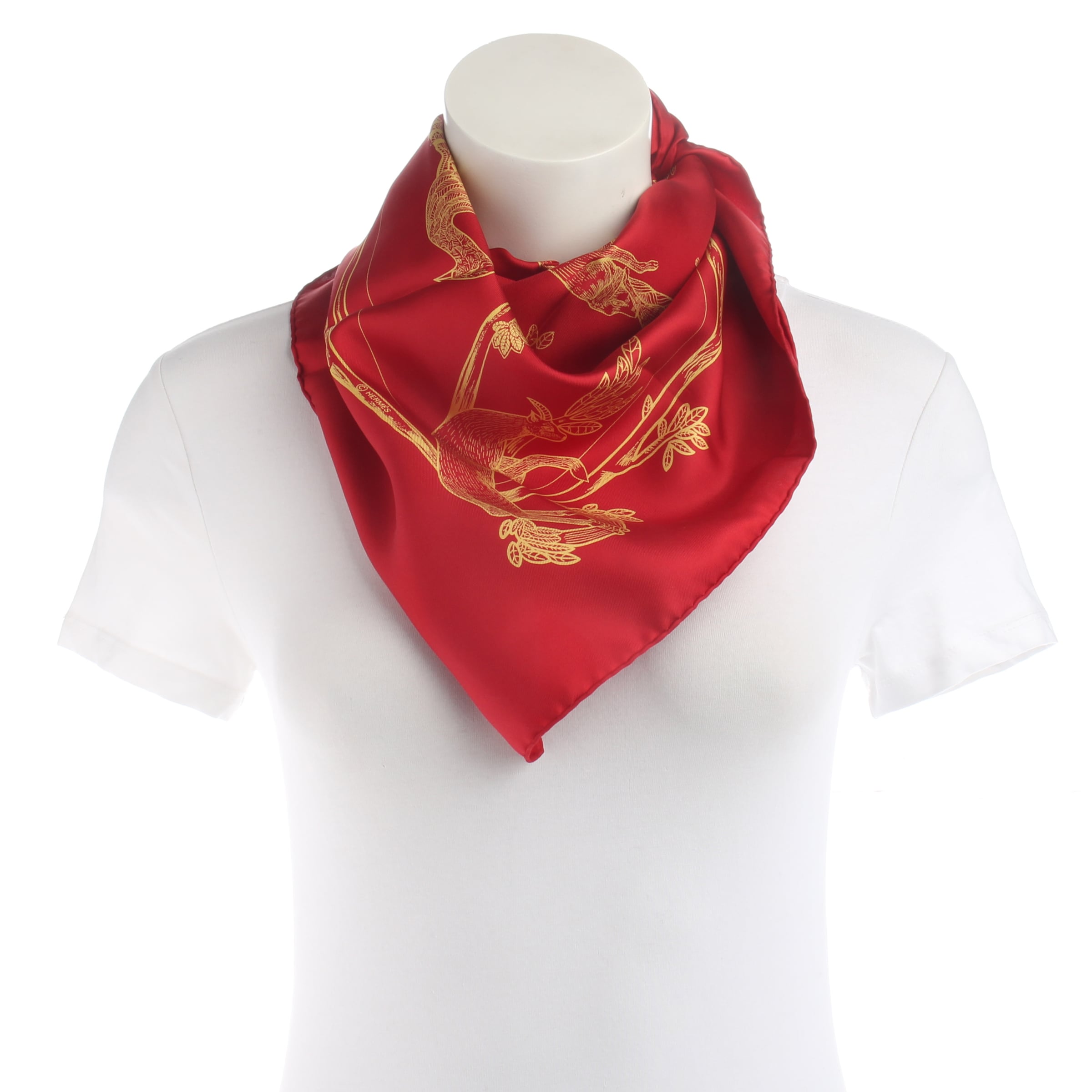 HERMÈS Scarf & Wrap in One size in Gold: front