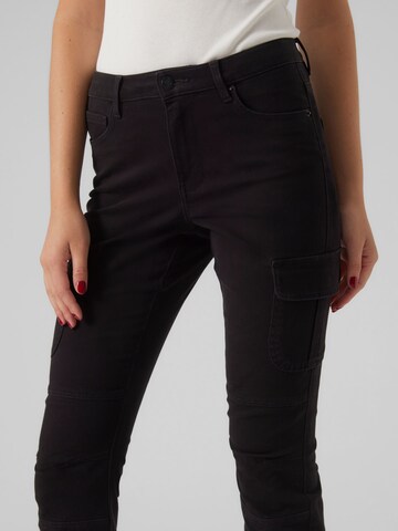 VERO MODA Slim fit Cargo Jeans 'IVY' in Black
