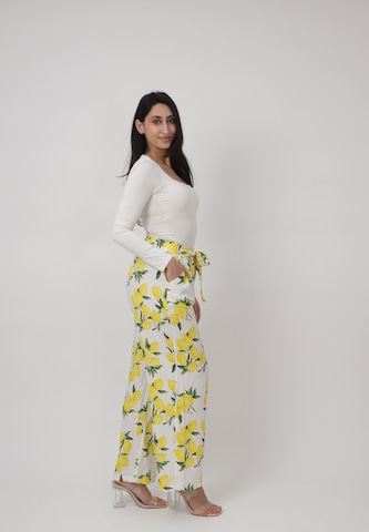 Elara Loose fit Trousers in White