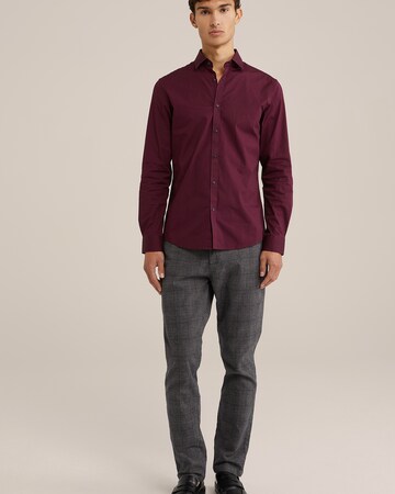 WE Fashion - Ajuste estrecho Camisa en rojo