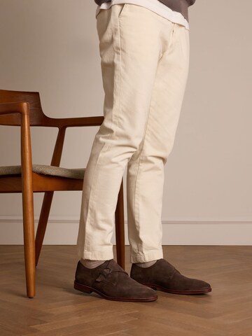 Chaussure basse MANFIELD en marron : devant