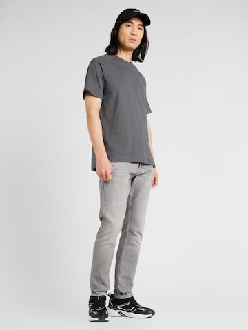 Tricou de la Calvin Klein Jeans pe gri