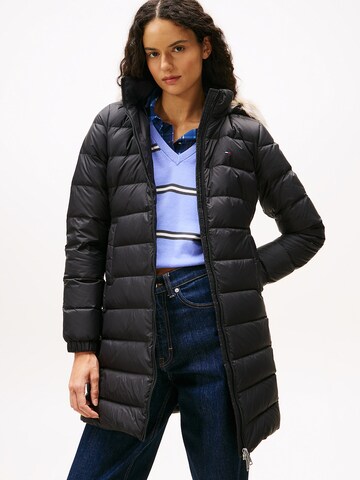 Tommy Jeans Демисезонное пальто 'ESSENTIAL' в Черный: спереди