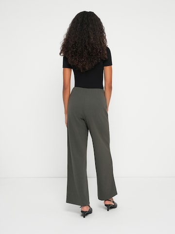 Loosefit Pantaloni 'ONLBREMEN-YO' di ONLY in grigio