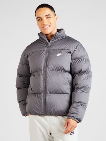 Nike Sportswear - Casaco de inverno 'Club' em cinzento: frente