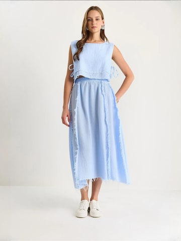 Tailleur di Bianco Lucci in blu