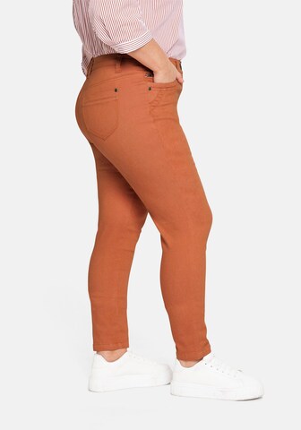 SHEEGO Slimfit Broek in Oranje