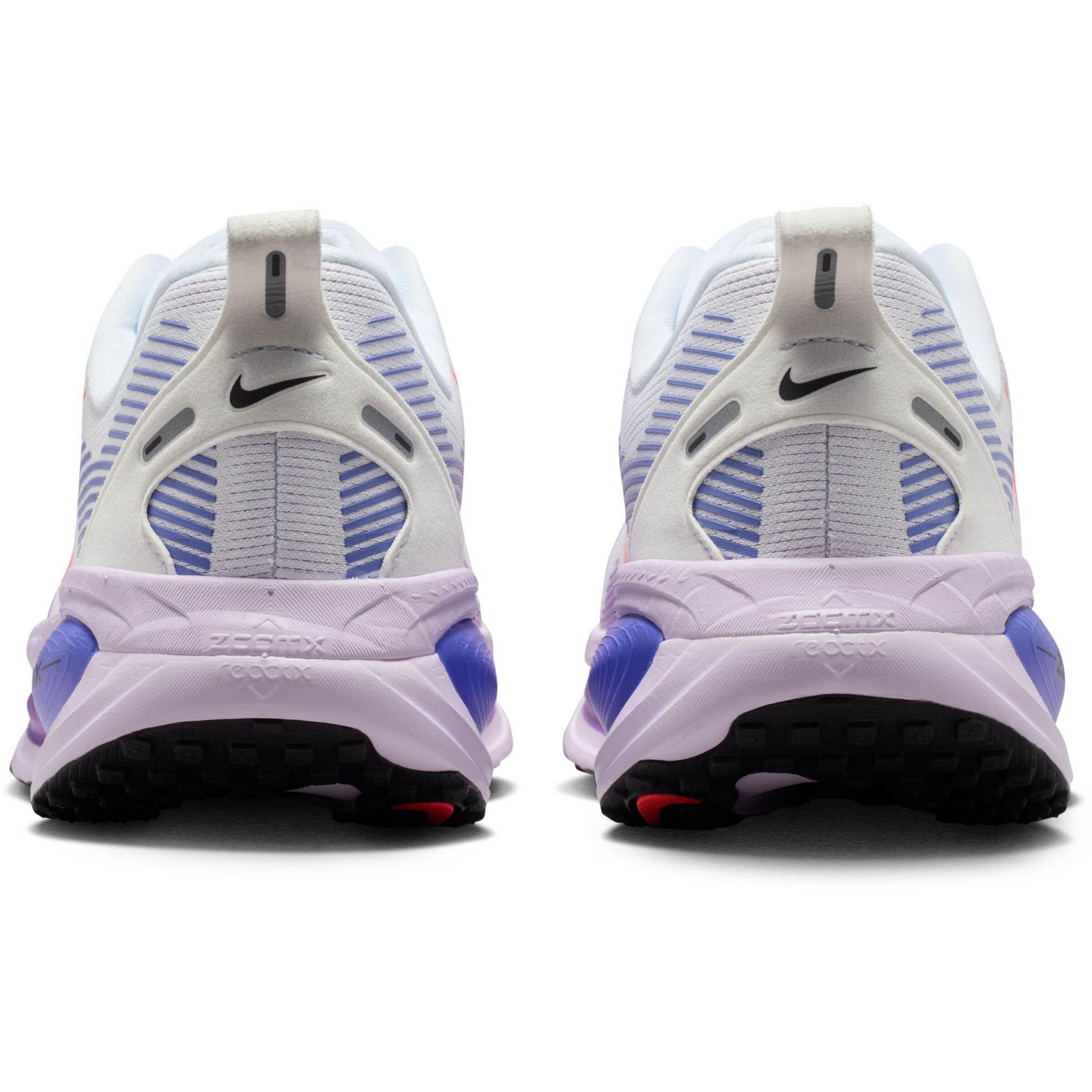 NIKE Обувь для бега 'Vomero 18' в Белый