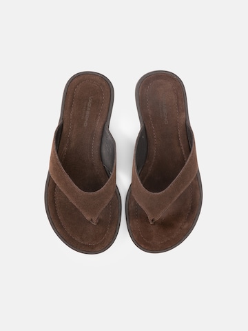 VAGABOND SHOEMAKERS - Chinelos de dedo 'Zaida' em castanho