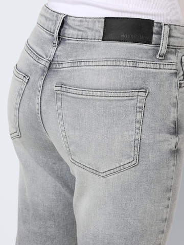 Slimfit Jeans 'Moni' di Noisy may in grigio