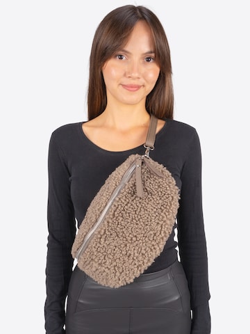 Seasons of April Gürteltasche 'Curly' in Braun: Vorderseite