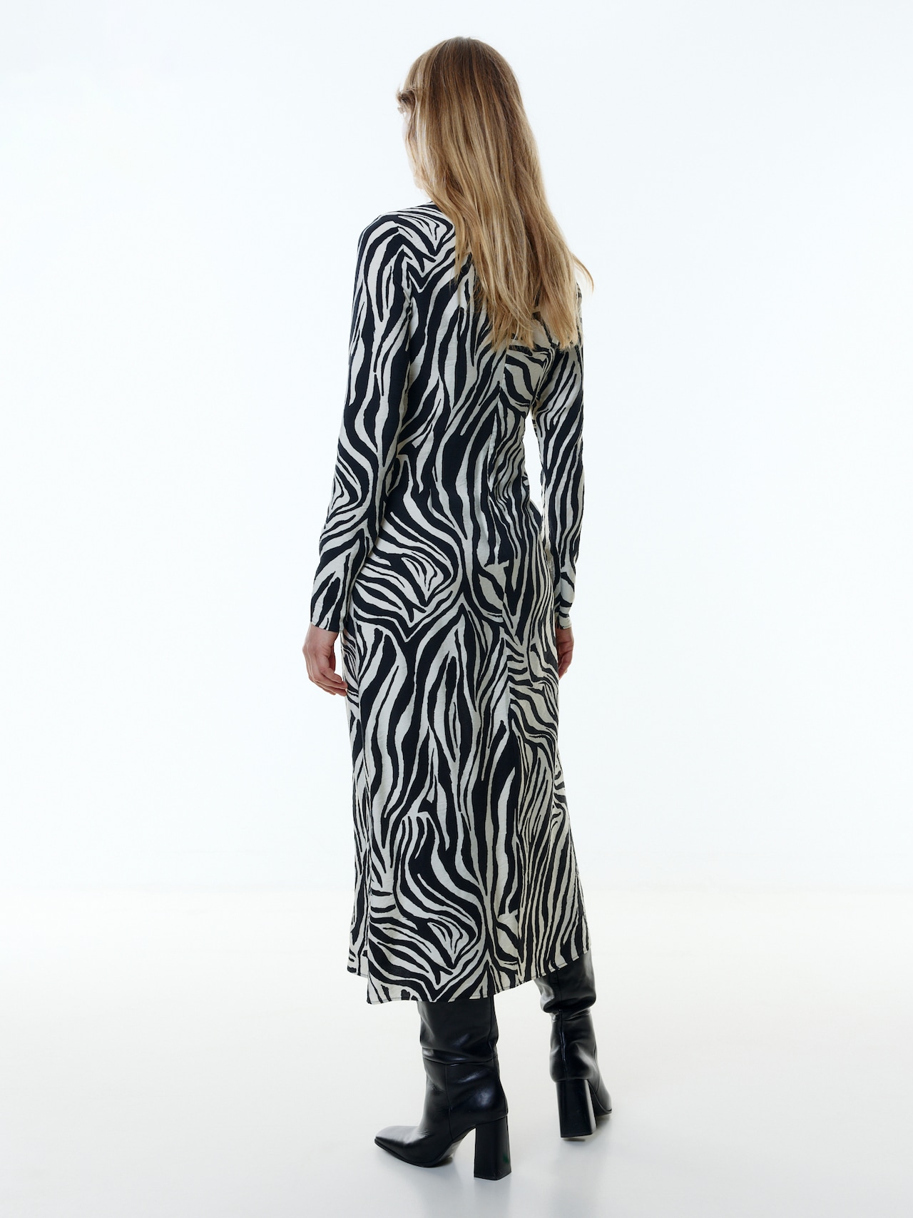 EDITED Kjole 'Vika' creme