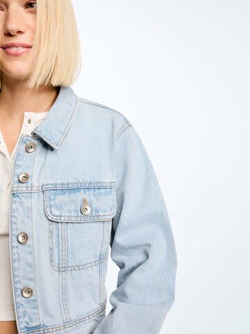 Giacca di mezza stagione di Bershka in blu