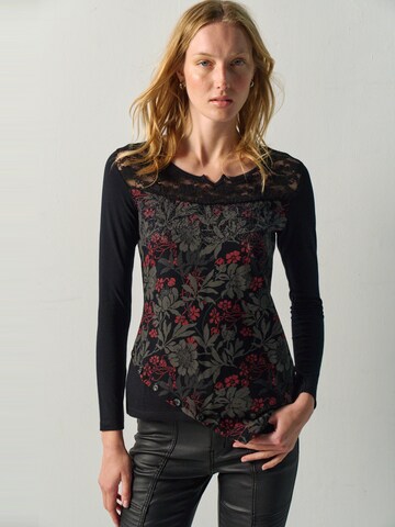 KOROSHI - Camiseta en negro: frente