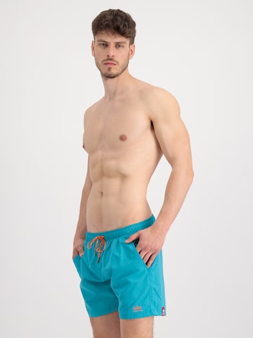 Shorts de bain ALPHA INDUSTRIES en bleu : devant