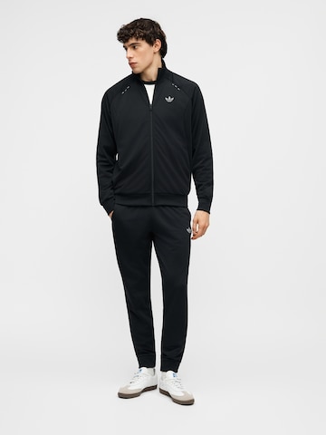 ADIDAS ORIGINALS Костюм для бега 'TECH ESS' в Черный