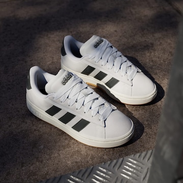 ADIDAS SPORTSWEAR - Sapatilhas baixas 'Grand Court Alpha 00s' em branco