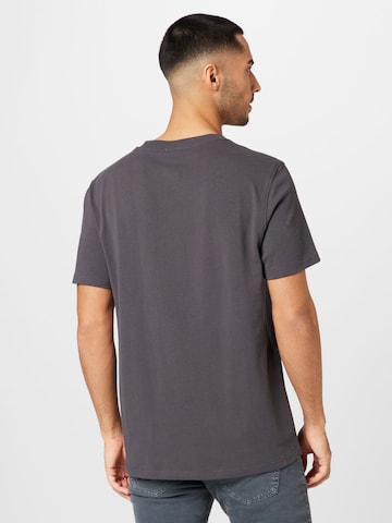 ARMEDANGELS Bluser & t-shirts 'Maarcus' i grå