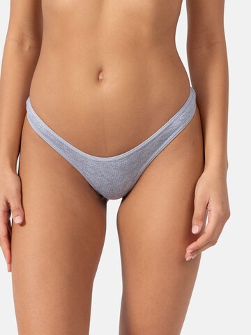 Tazzio String 'F902' in Grau
