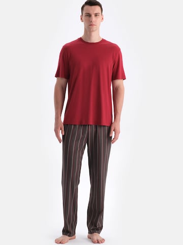 Pyjama long Dagi en rouge : devant