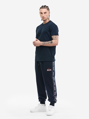 LONSDALE - Tapered Pantalón 'Delaval' en azul