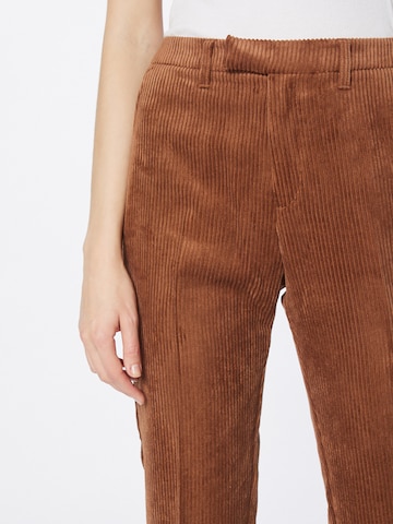 Effilé Pantalon à plis QS en marron