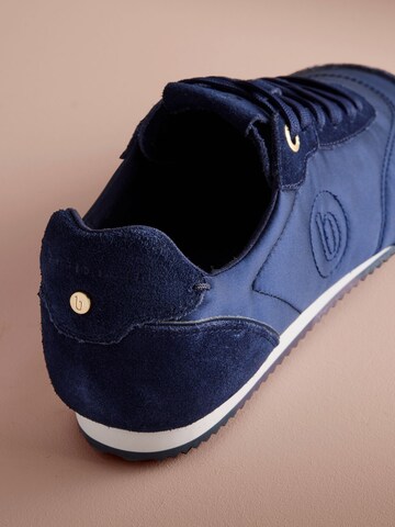 B by Ted Baker Sneaker in Blau