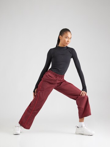 Nike Sportswear Loosefit Παντελόνι σε κόκκινο