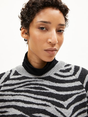 ARMEDANGELS Pullover 'LILIRIAA' in Grau