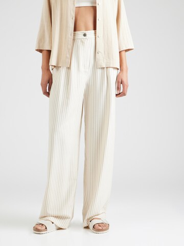 modström Wide leg Pleat-Front Pants 'Isabel' in Beige: front