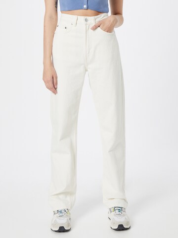 WEEKDAY Loose fit Jeans 'Rowe Extra High Straight' in White: front