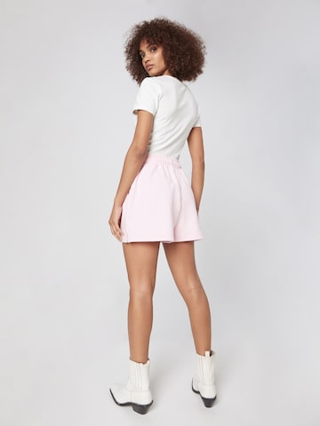 Daahls by Emma Roberts exclusively for ABOUT YOU Regular Shorts 'Eve' in Pink