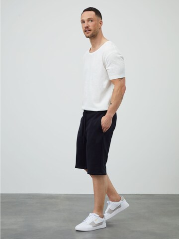 DAN FOX APPAREL Regular Sweatshorts 'Tino' (GOTS) in Schwarz