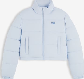 Tommy Jeans Přechodná bunda 'ESS' – modrá: přední strana