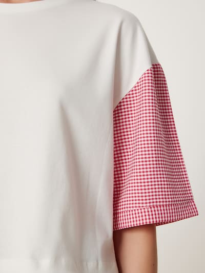 Happiness İstanbul T-shirt en rouge / blanc, Vue avec produit