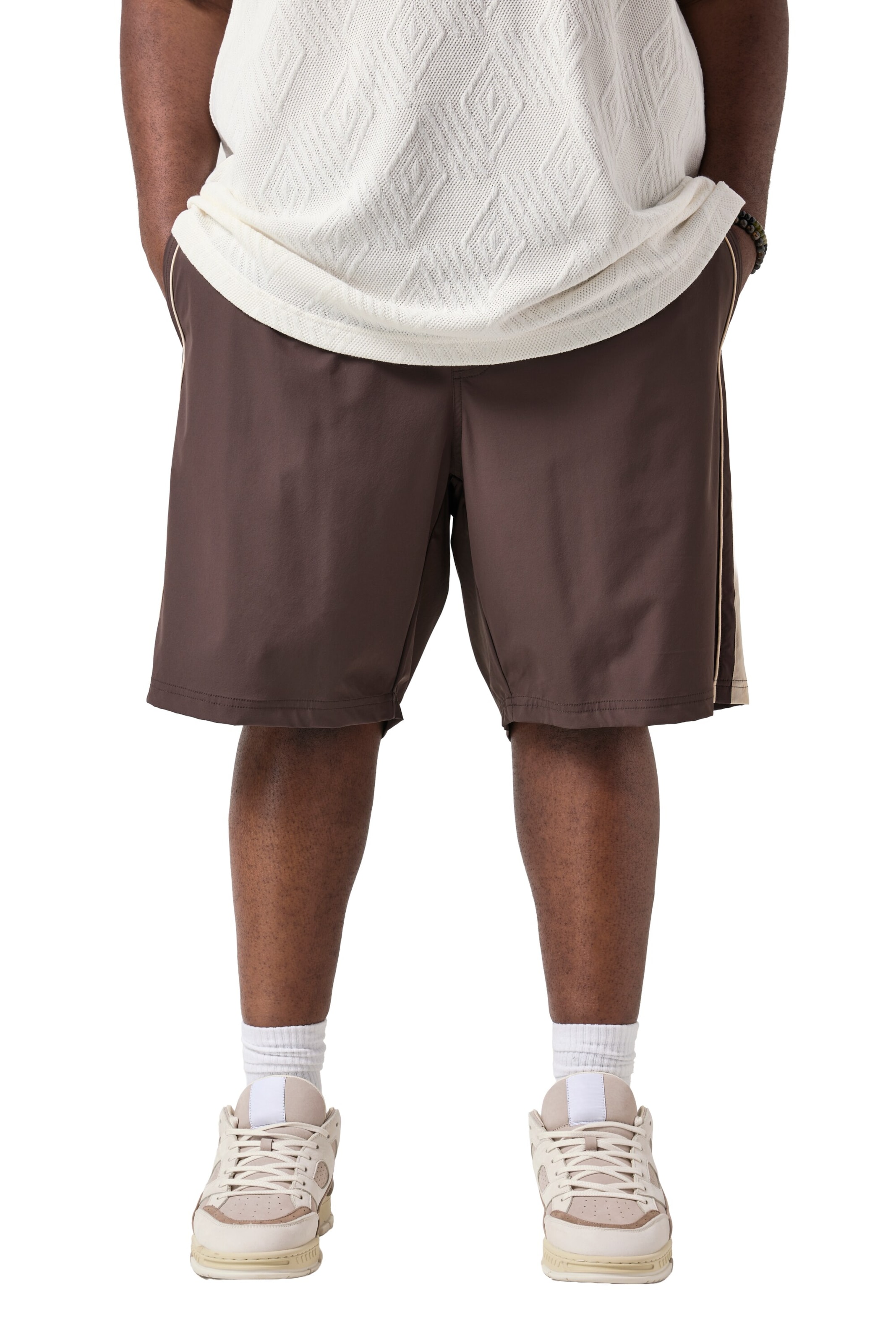 STHUGE Regular Shorts in Braun: Vorderseite