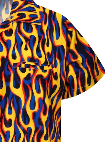 Maglietta 'Flames Allover' di King Kameha in giallo