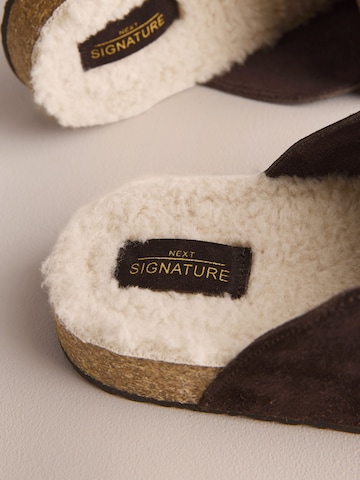 Next Huisschoen in Bruin