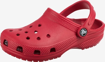 Chaussures ouvertes Crocs en rouge : devant