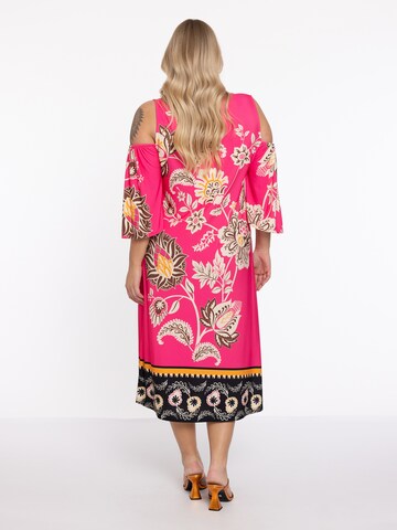 Robe Yoek en rose