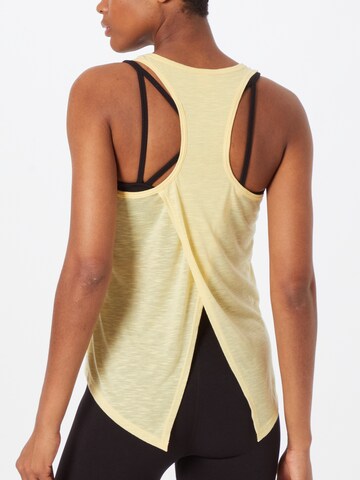 Marika - Top desportivo 'SEA' em amarelo