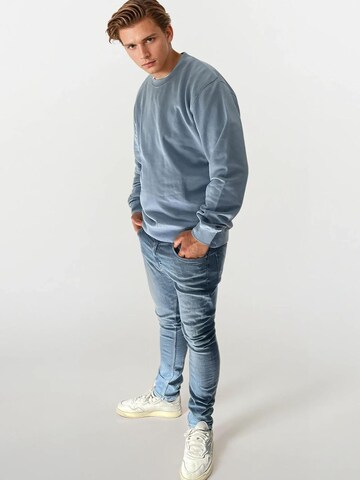 A Question Of (AQO) Sweatshirt 'Johannes' i blå